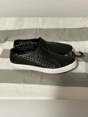 London Fog Black Perforated Slip-On beach shoe Men’s 12 Women’s 13.5-14 New